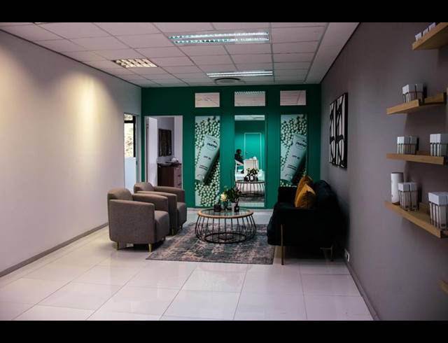 OFFICE FOR SALE IN CASCADES